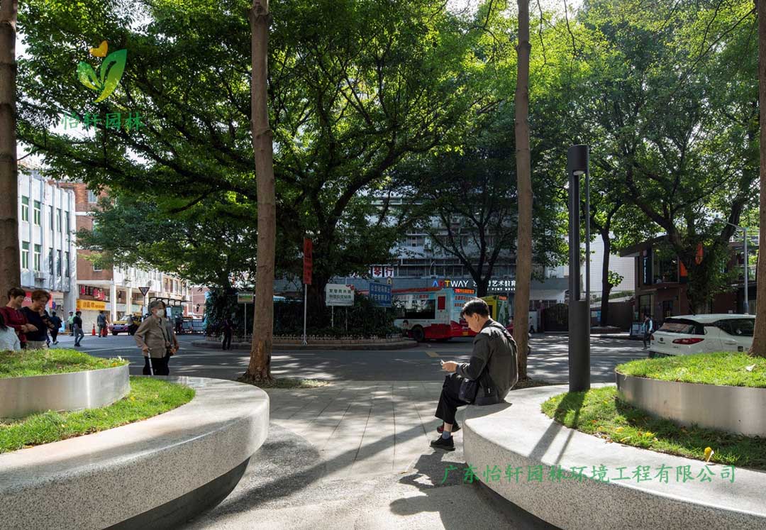 東山少爺南廣場社區(qū)公園綠化工程實(shí)景圖