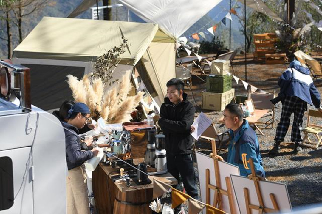 “五一”國(guó)內(nèi)游1.6億人次！逛公園、露營(yíng)等成主流